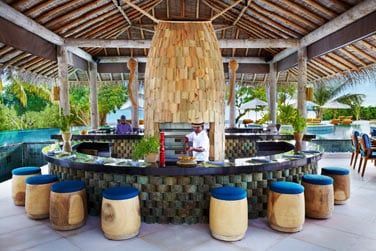 Le Sip Sip bar & restaurant au bord de la piscine